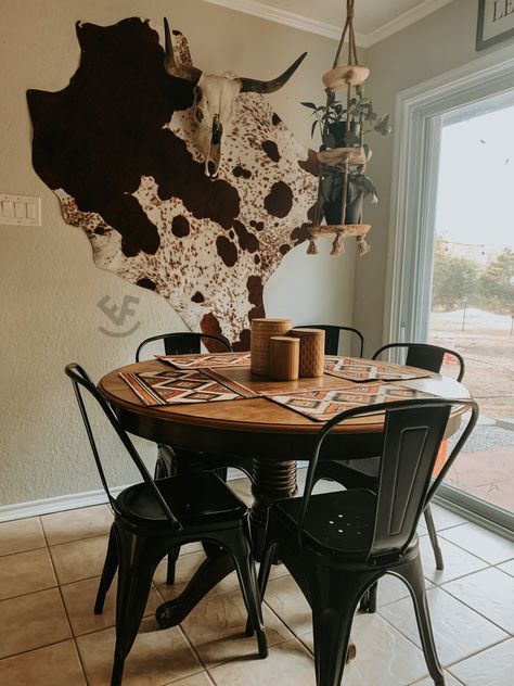 Western Home Western kitchen cow hide. Cowhide decor Western Apartment Decor, Western House Ideas, Western Dining Room, Lighting Scandinavian, Bohemian Lighting, Western Living Room Decor, Western Kitchen Decor, Western Farmhouse, Western Living Room