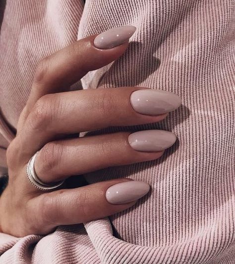 Ongles Beiges, Winter Nails Gel, Manikur Kuku, Nude Nail Designs, Beige Nails, Casual Nails, Nagel Inspo, Oval Nails, Girls Nails