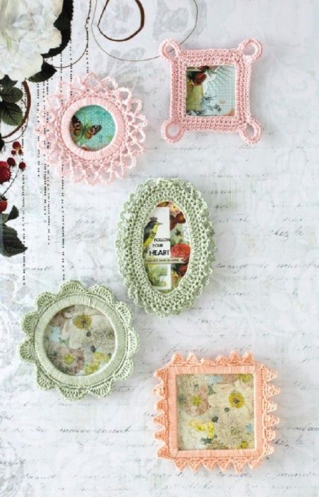 Crochet frames for sweet memories Quick Crochet Projects, Crochet Mignon, Confection Au Crochet, Crochet Simple, Crochet Home Decor, Quick Crochet, Crochet For Home, Crochet Diy, Crochet Design