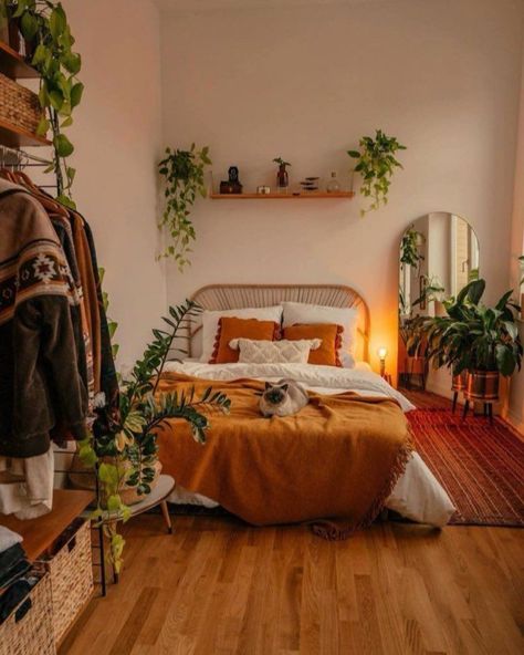 Funky Apartment Bedroom, Bedroom 70s Aesthetic, Colorful Boho Studio Apartment Ideas, French Countryside Aesthetic Bedroom, Boho Vacation Home, 70s Minimalist Bedroom, Bedroom Inspo Scandinavian, Boho Vintage Apartment, Retro Boho Bedroom Ideas