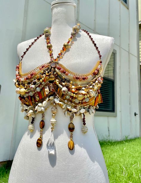 Beaded Jewelry Outfit Ideas, Beaded Bralette Outfit, Crystal Top Outfit, Crystal Beaded Jewelry, Beaded Body Jewelry, Beaded Top Diy, Crystal Outfits, Beaded Outfits, Beaded Top Outfit