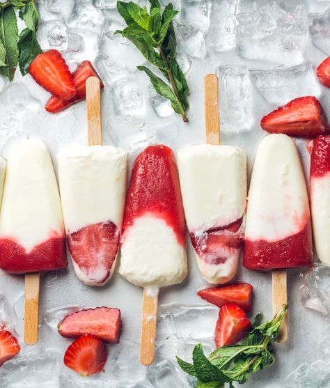 DIY glaces maison : toutes nos recettes pour faire des glaces soi même / DIY ice cream Ice Lolly Recipes, Pineapple Ideas, Creme Mascarpone, Sorbet Ice Cream, Diy Ice Cream, Yogurt Greco, New Fruit, Popsicle Recipes, Make Ice Cream