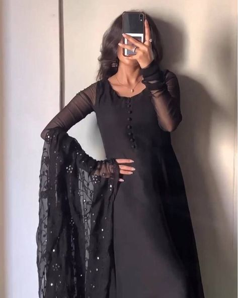 BONYHUB Shop Festive Suits To Buy Click 👉https://bonyhub.co.uk/products/black-faux-georgette-anarkali-gown-suit-set 👉 Price : £39.99 + Free Uk Shipping 👉 Easy Return Policy 👉 Fast shipping . . . #bonyhub #indianwear #indianwedding #indiansuits #indiandresses #pakistanidresses #pakistanisuits Umbrella Gown, Black Anarkali, Black Frock, Gown Suit, Dress Book, Simple Kurti Designs, Casual Indian Fashion, Instagram Party, Twin Outfits