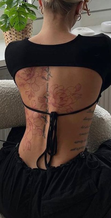 Red Thigh Tattoos Women, Unique Tattoo Sleeves For Women, Side Tattoo Ideas Female, Dark Feminine Tattoo, Dark Feminine Tattoos, Brust Tattoo Frau, Danty Tattoos, Dark Mark Tattoos, Small Back Tattoos