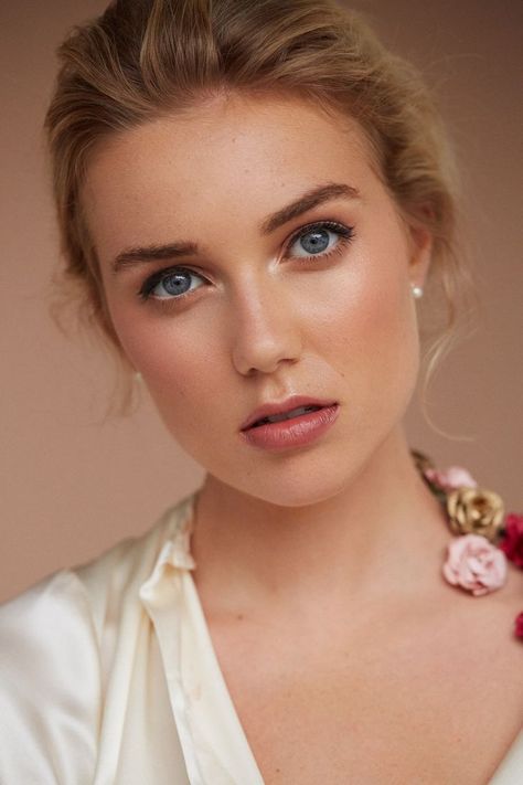 Wedding Makeup Blonde 2024: Timeless Elegance Meets Modern Chic Types Of Wedding Makeup Looks, Wedding Makeup Blonde, Bride Makeup Natural, Bridal Makeup For Blue Eyes, Make Up Sposa, Wedding Makeup For Blue Eyes, Wedding Makeup Blue, Pale Skin Makeup, Pale Makeup