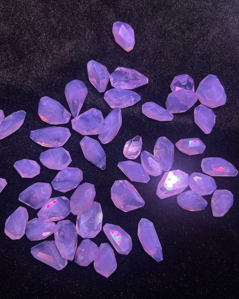 crystal wholesaler on Instagram: “lavender moon quartz 🆕 live sale everyday please join me🥳🥳 If you are interested, please feel free to contact me💕 If you want to find…” Moon Quartz, Lavender Moon, Lavender Quartz, Beautiful Crystals, Moon Crystal, Join Me, Lavender, Gems, Moon
