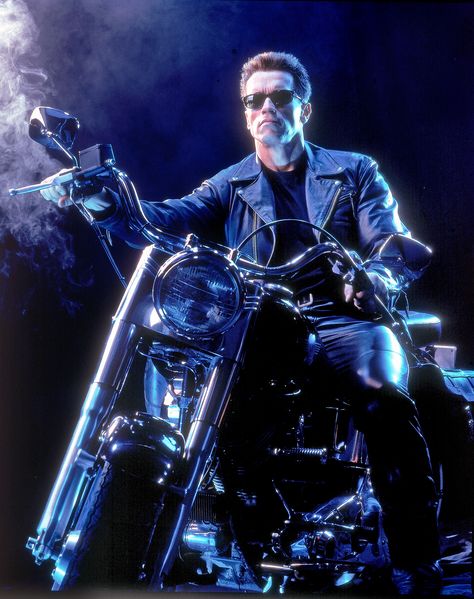 He's Back! Arnold Schwarzenegger Channels the Terminator on Electric Bike Ride Arnold Schwarzenegger Terminator 2, Arnold Schwarzenegger Movies, Harley Davidson Merchandise, Terminator Movies, Pahlawan Marvel, Alien Vs, Motorcycle Art, Rotten Tomatoes, Bruce Willis