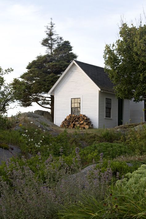 out and about: monhegan island. – Reading My Tea Leaves – Slow, simple, sustainable living. Erin Boyle, Reading My Tea Leaves, Monhegan Island, England Aesthetic, Dreamy Places, Maine Cottage, Mount Desert Island, Cottage By The Sea, My Tea