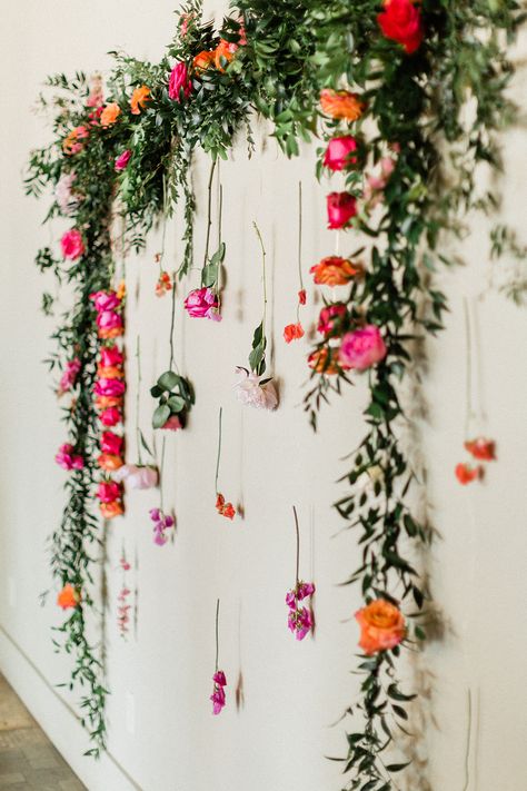 Simple Flower Photo Backdrop, Floral Decorations Party Photo Backdrops, Tropical Flower Photo Backdrop, Wildflower Curtain Backdrop, Sweet 16 Flower Backdrop, Pretty Photo Backdrop, Orange And Pink Birthday Decorations, Simple Floral Photo Backdrop, Photo Booth Flower Backdrop