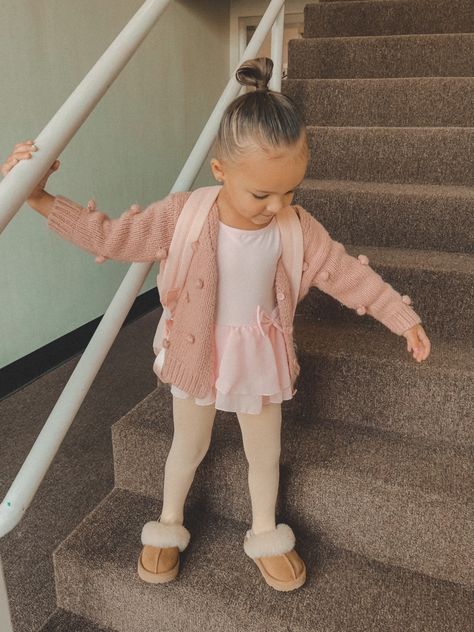 Ballet Mom And Daughter, Kid Dancer Aesthetic, Toddler Ballet Photography, Toddler Ballet Aesthetic, Toddler Mom Aesthetic, Dance Mom Aesthetic, Ballerina Photoshoot Kids, Ballet Baby Girl, Toddler Ballet Outfit