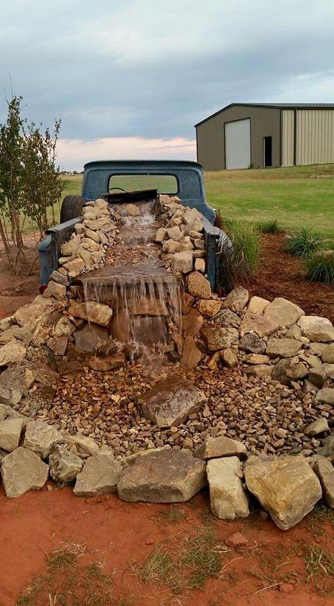 Western Homes, Rock Fountain, Casa Country, Air Terjun, Yard Project, Diy Yard, Hus Inspiration, Western Home Decor, Country House Decor