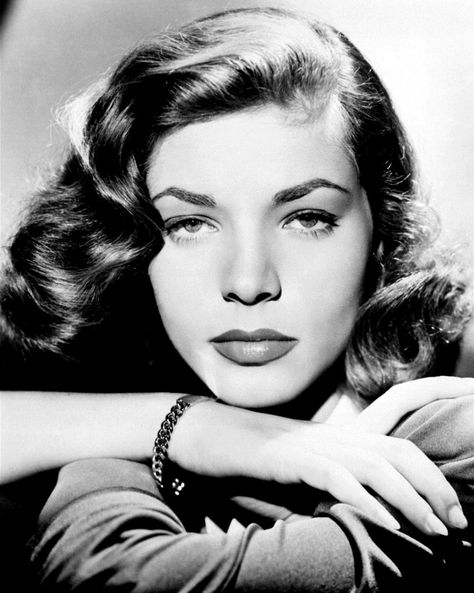 Lauren Bacall Like many women on our list, Lauren Bacall started as a model before making her move to the big screen. It was 1944 when she would make her film debut with Humphrey Bogart in, To Have and Have Not. Bacall had a very distinctive voice and that with stunning good looks made her quite the force to be reckoned with. Old Film Stars, Stile Pin Up, Bogie And Bacall, Stars D'hollywood, Bogart And Bacall, Old Movie Stars, Ingrid Bergman, Lauren Bacall, Humphrey Bogart