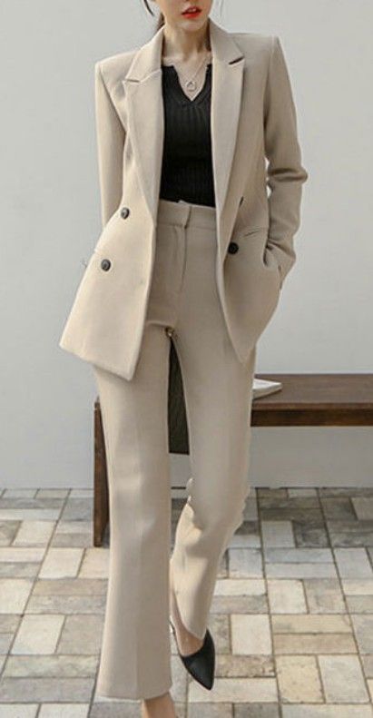 Modern Office Uniform For Women, Business Women Suits Classy, Coat Suits For Women Korean, Business Formal Women Aesthetic, Woman In Formal Suit, Winter Business Wear For Women, Winter Women Suits, Ladies Formal Suit, Suits For Women Classy Modern