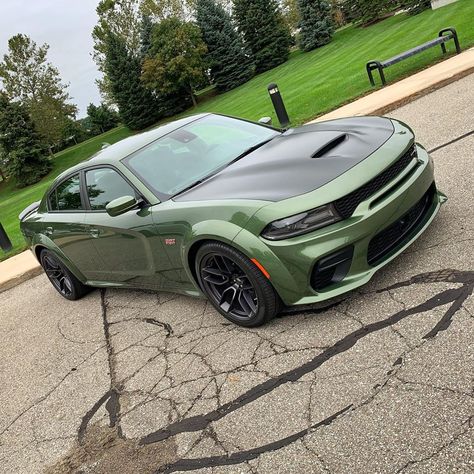 Scat Pack Charger, Charger Srt Hellcat, Wallpaper Luxury, Dodge Charger Srt, Dodge Muscle Cars, Packing Car, Bmw E60, Car Tattoos, Lux Cars