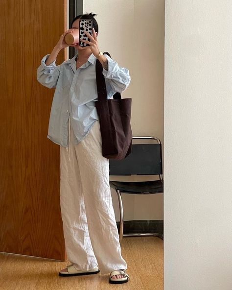 Summer Outfit Vacation Inspo Korean All White Outfit, Staylesh Girl Cool, Spring Outfit Pants, Cool Outfit Ideas For Women, Summer Uni Fits, Stephanie Soo Outfits, Seoul Outfits Summer, Everyday Outfits Spring 2024, Beige Linen Pants Outfit Summer