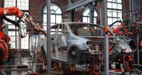 Here's how factories can thrive in the Fourth Industrial Revolution. Cloud Computing, Industrial Revolution, Assembly Line, Technology Trends, Automobile Industry, Lead The Way, Stock Car, Robotics, Supply Chain