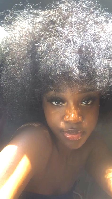 black girl , darkskin girl , afro , darkskin girl pretty , black , melanin , sunkissed , Darkskin Black Girls Pretty, Dark Skin Girls Pretty, Pretty African Girl, Cute African Girl, Melanin Aesthetic, Afro Styles, Pretty Dark Skin, Black Melanin, Melanin Skin