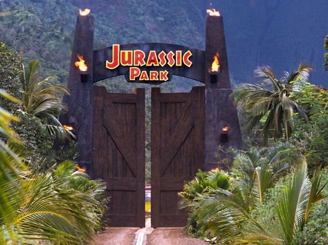 jurassic_park_gate Fête Jurassic Park, Jurassic Park Gate, Festa Jurassic Park, Jurassic Park Party, Dino Park, Jurrasic Park, Cardboard Cutouts, Cardboard Cutout, Jurassic Park World