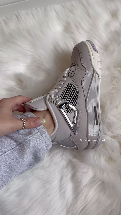 Jordan 4 Frozen Moments ✨ details ↓ 🌸now available on our site🌸 This may be the prettiest Jordan 4 Nike has released this year 💫🥹 the neu… | Instagram Shoes Pink Aesthetic, Nike Dunks Shoes, White Gym Shoes, Dunks Shoes, Aesthetic Sneakers, Pretty Sneakers, Frozen Moments, Grey Wardrobe, Aesthetic Grey