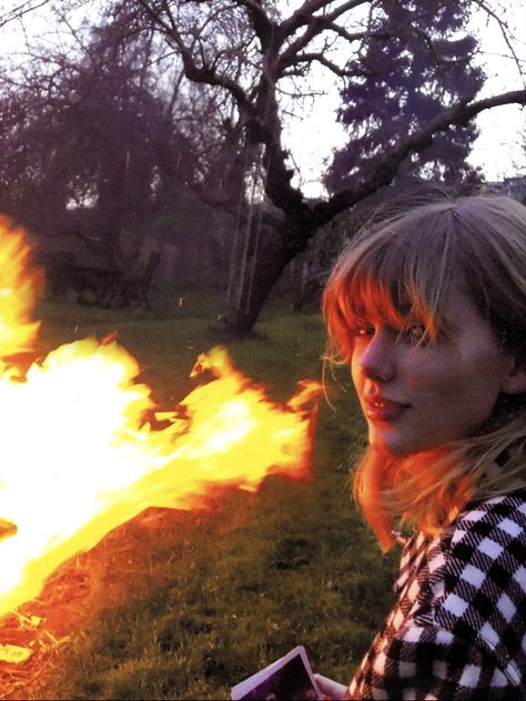 Taylor Swift — polaroid from Reputation Magazine En Attendant Bojangles, Taylor Swift Fotos, Estilo Taylor Swift, Swift Photo, Richard Madden, Mia 3, Taylor Swift Wallpaper, Swift 3, Long Live Taylor Swift