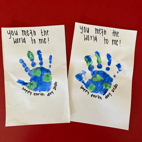 Earth Crafts For Infants, Earth And Recycling Crafts For Toddlers, Earth Day Arts And Crafts For Preschoolers, Earth Day Art And Craft For Preschool, Love Our Earth Preschool, Earth Week Art Preschool, Infant Easy Crafts, Earth Day Ideas For Toddlers, Earth Day Daycare Crafts