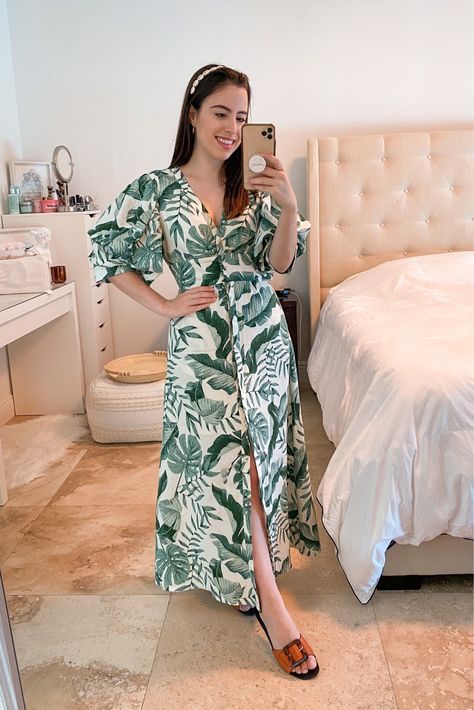 Absolutely love this chic midi palm print linen dress! Perfect with sandals and a seashell headband Cute Linen Dress, Dress With Sandals Outfit, Linen Dress Elegant Classy, Linen Dress Design, Linen Dresses Elegant, Linen Dress Outfit, Printed Linen Dress, Seashell Headband, Sundress Outfit