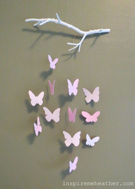 HomelySmart | 15 Butterfly Themed Decorations For That Magical Touch Your Home Needs - HomelySmart Diy Mobiles, Tre Kunst, Diy Para A Casa, Diy Baby Mobile, Butterfly Mobile, Kartu Valentine, Baby Mobiles, Diy Bebe, Paper Flower Crafts