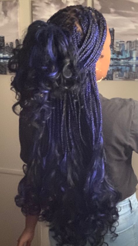 Black And Blue French Curl Braids, Feed In Braids Knotless In Back, Black Braids Hairstyles With Curls, French Curls Braids Purple, French Curls Braids Blue, Sparkly Knotless Braids, Blue And Black Hair Braids, Purple Black Braids, Fanasty Braids Glitter