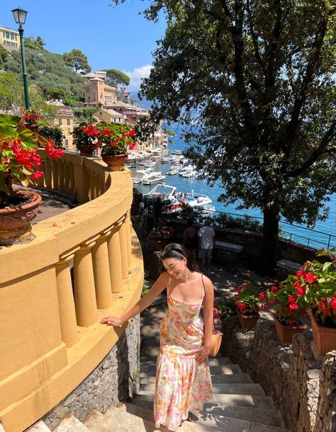 Bonito, Italy Fits Aesthetic, Portofino Picture Ideas, Amalfi Coast Italy Photo Ideas, Capri Italy Photo Ideas, Rome Pictures Aesthetic, Capri Inspo Pics, European Summer Photo Ideas, Amalfi Coast Poses