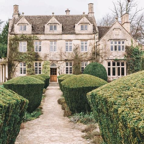 Barnsley House Hotel Road Trip Uk, English Manor Houses, British Architecture, Edwardian House, English Manor, Garden Fairy, The Secret Garden, English Country House, Sims House