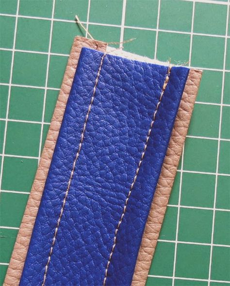 Faux Leather Straps Tutorial Diy Bag Handles, Leather Bag Tutorial, Diy Leather Projects, Leather Bag Pattern, Diy Leather Bag, Diy Bags Purses, Tote Bags Sewing, Diy Handbag, Faux Leather Bag