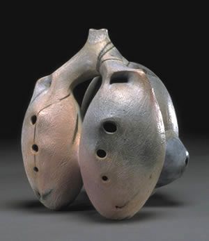 Huaca - Invented in 1980 by Sharon Rowell, the Huaca is a multiple chambered pan-cultural vessel flute.  Click on the following link to listen to the Huaca: http://www.oddmusic.com/clips/huaca.mp3 Sound Sculpture, Clay Instruments, Indian Ceramics, Indian Musical Instruments, California Bay Area, Making Musical Instruments, Pottery Lessons, Social Change, Recycled Furniture