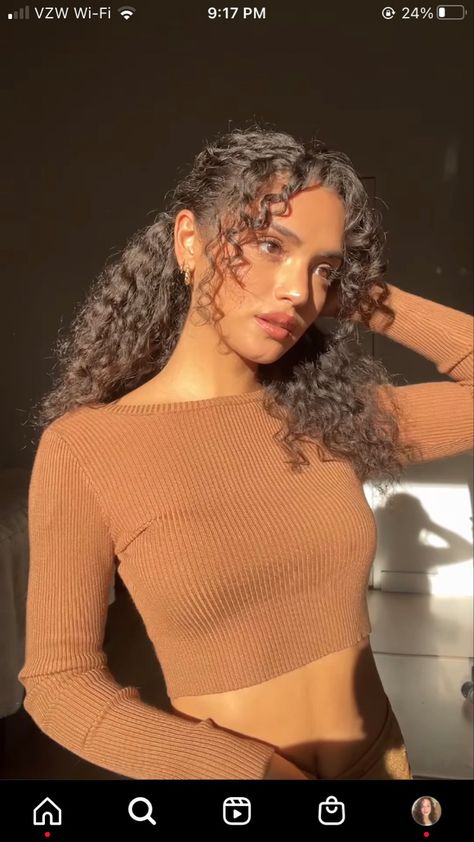 Olivia Calabio, Long Frizzy Hair, Frizzy Hair Hairstyles, Curly Curtain Bangs, Curly Long Bangs, Frizzy Hairstyles, Short Hair Long Bangs, Hairstyles For Frizzy Hair, Fizzy Hair