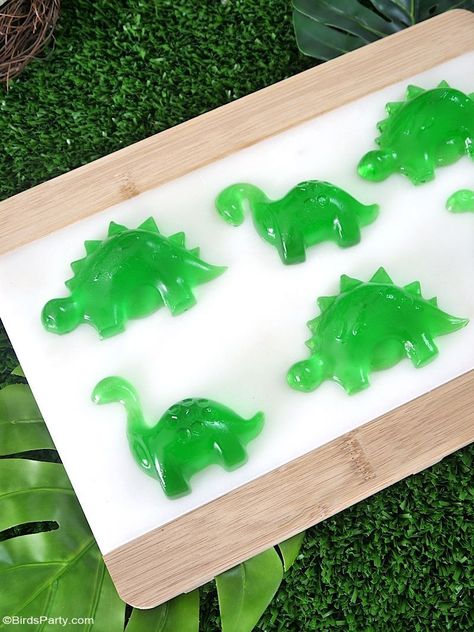 Dinosaur Party Appetizers, Diy Dinosaur Party Ideas, Indoor Dinosaur Party Activities, Jurassic Birthday Party Ideas, Fiveasaurus Birthday, Dinosaur Birthday Party Decorations Diy, Diy Dinosaur Decor Party Ideas, Dinosaur Birthday Party Games, Diy Dinosaur Decor