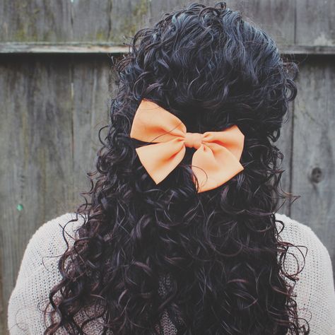Curly Ponytail With Bow, Bow On Curly Hair, Hair Bow Curly Hair, Bow In Curly Hair, Outfits With Bows In Hair, Ribbon Hairstyle Curly Hair, Curly Hair With Bow, Bow Curly Hair, Curly Hair Bow