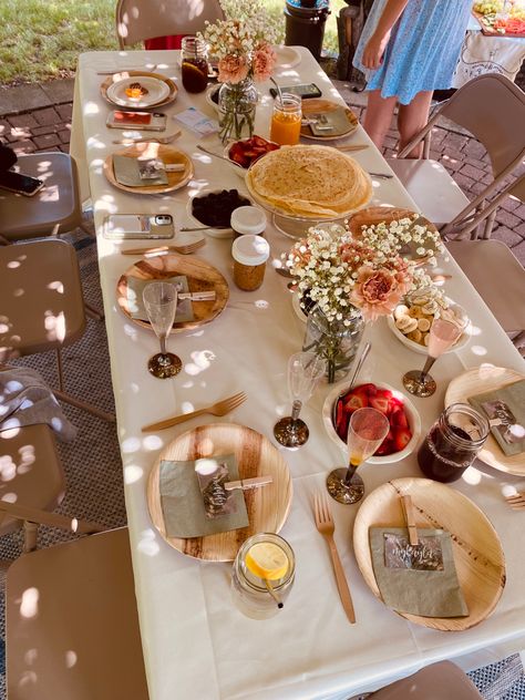 great setup for teenagers, gorgeous picnic esque idea #cottagecore #farmhouse #teenager #birthday #aesthetic #partydecor #sweet16 #picnic Cottagecore Dinner Party Aesthetic, Cottagecore Themed Birthday Party, Aesthetic Birthday Table Decor, Birthday Setup Aesthetic, 15 Birthday Dinner Ideas, Teenage Birthday Party Decorations, Sweet 16 Backyard Party Ideas Summer, Teenage Birthday Decor, 16 Birthday Party Ideas Picnic