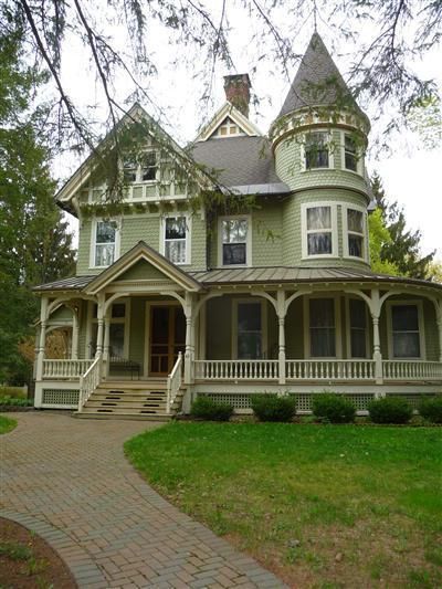 Victorian Homes Exterior, Cooperstown Ny, Old Victorian Homes, Victorian Style House, Victorian House Plans, Victorian Style Homes, Coastal Retreat, Cute House, Green House