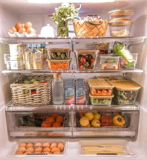 𝒜𝓂𝒾𝓇𝒶🌻 on Instagram: “Possibly the last fridge shot of 2019🌻  Throwback to my first organization in our new fridge over a year ago. Previously we had a split…” Healthy Fridge, Kitchen Decor Sets, Desain Pantry, French Kitchen Decor, Pantry Shelving, Kitchen Organisation, Refrigerator Organization, Target Home Decor, Fridge Organization