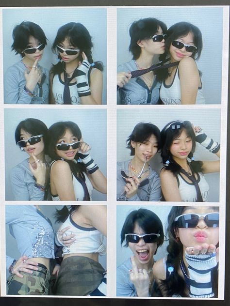 Friend Photobooth Pictures, 2 Friend Pose Reference, Pose For Photobooth, Photo Poses For Friends Photoshoot Ideas, Photo Booth Duo Poses, Y2k Poses 2 People, Poses With Glasses Photo Ideas, Photobooth Pics Friends, Photobooth Ideas Best Friends