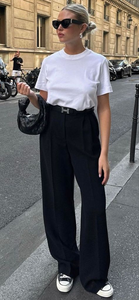 Chic Casual Summer Outfits 2023, Chic Workwear Women, New York Street Style 2023 Summer, Street Style Professional, Classy Street Style Summer, Street Style 2024 Women, Effortlessly Outfits Casual, Italian Women Style Casual, Cool Effortless Style