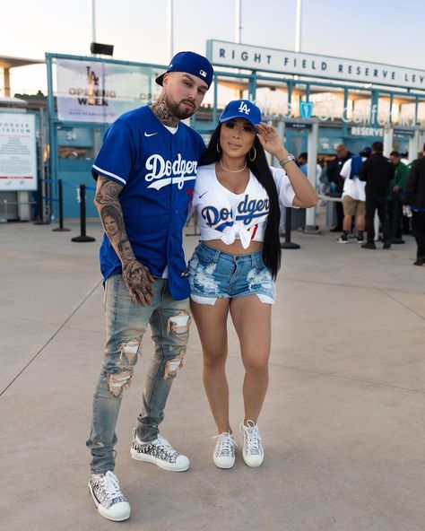 Dodgers Men Outfit, Dodger Outfit For Men, Cute Dodgers Game Outfit, Jerseys Outfits Women, Angels Game Outfit Women, Blue Dodger Jersey Outfit Women, Dodgers Outfit Women Casual, Outfit Ideas For Game Day, Outfits With Baseball Jerseys Women