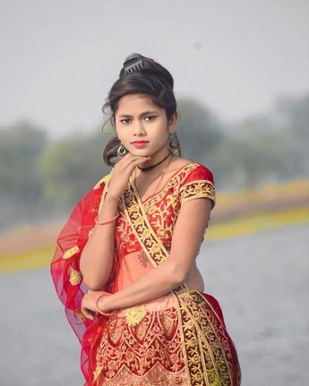 Rajasthani Girl, विवाह की दुल्हन, Simple Girl Outfits, Gals Photos, Beautiful Casual Dresses, Photo Hd, Bollywood Hairstyles, Best Pose For Photoshoot, Photo Pose Style