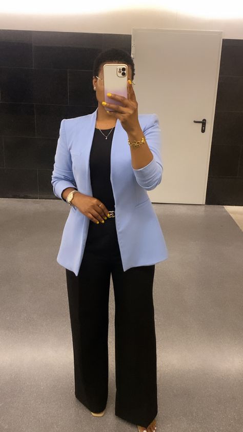 Looks for work Jean Day Work Outfits, Womens Black Slacks Outfit, Boss Babe Outfits Chic, Formal Work Clothes For Women, Long Trousers Outfit High Waist, Black Women Conference Outfit, Elegant Black Woman Outfits, Adrienne Bailon Fashion, Styling Official Pants