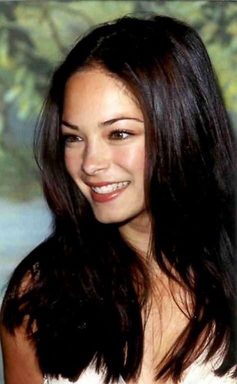 Kristin Kreuk Lana Smallville, Edgy Outfits Grunge, Kristen Kreuk, Lana Lang, Asian Makeup Looks, Kristin Kreuk, Canadian Actresses, Beauty Shoot, Smallville