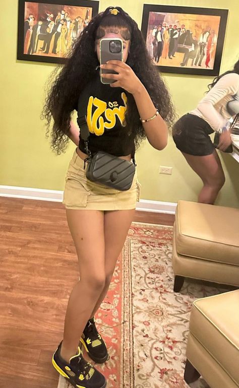 Yellow Thunder Outfit, Yellow Thunder 4s Outfit, Black And Yellow 4s Outfit, Fly Summer Outfits, Yellow Thunder 4s Jordans Outfit, Outfits With Skirts Black Women, School Outfits Baddie, Picture Day Outfits, Jordan 1 Outfit Women