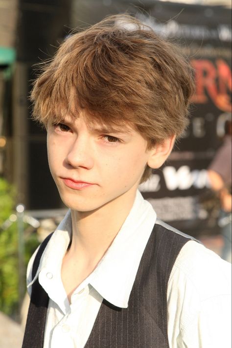 thomas brodie sangster (2008) Hair, Brodie Sangster, Thomas Brodie, Thomas Brodie Sangster, Wattpad, White