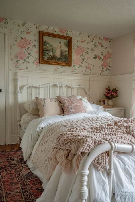 28 Cottage Core Bedroom Decor Ideas » Lady Decluttered Grandmas House Bedroom, Cottage Core Pink Bedroom, Granny Farmhouse Decor, Vintage Looking Bedroom, Grandmas Bedroom Aesthetic, Granny Bedroom Aesthetic, Vintage Teen Girl Bedroom, Cosy Vintage Bedroom, Old Lady Bedroom Aesthetic