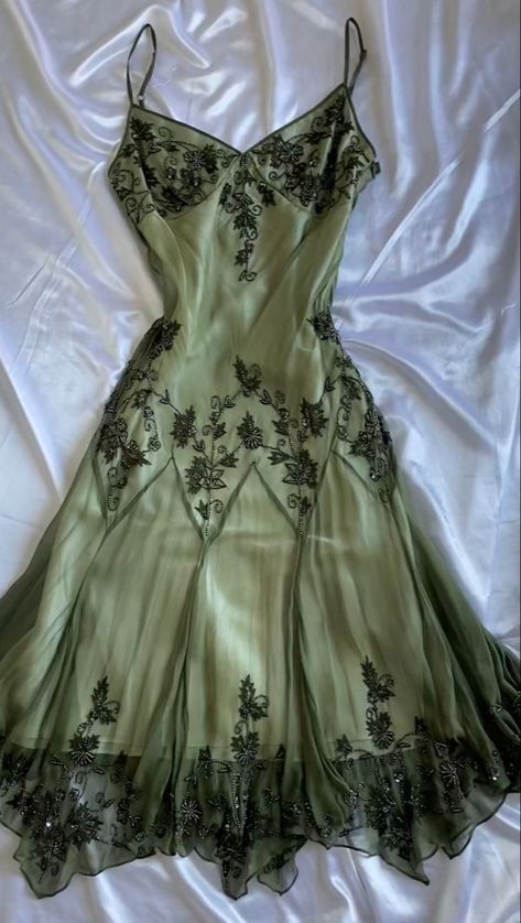 Dark Green Vintage Dress, 22th Birthday, Clothing Aesthetics, Green Prom Dresses, Whimsical Dress, Grad Dress, Chique Outfits, Green Prom, Floral Prom Dresses