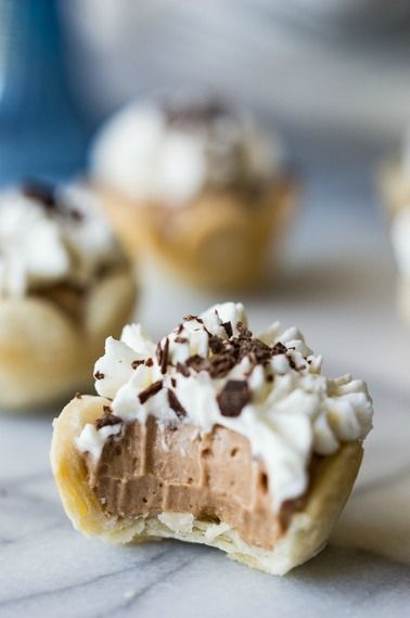 This Chocolate Pie Will Amaze You! | HuffPost Life Pies Easy, Dessert Pies, Mini Pie Recipes, French Silk Pie, Dessert Mini, Silk Pie, Mini Torte, Pie Bites, Torte Cupcake