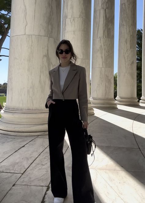 Outfit inspo Work Outfits Blazer Women, Black Pants Classy Outfit, Business Casual Outfits Cropped Blazer, Wide Leg Blazer Outfit, Cropped Black Shirt Outfit, Style Crop Blazer, Cropped Blazer Office Outfit, Cropped Blazer Suit Outfit, Nike Office Outfit